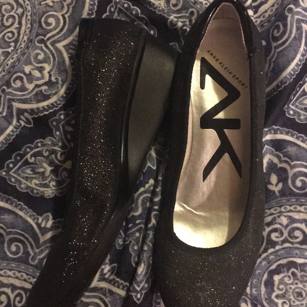 Very comfortable black flats